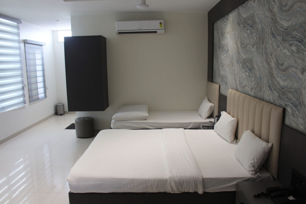 HOTEL GOVIND REGENCY SUITE ROOM