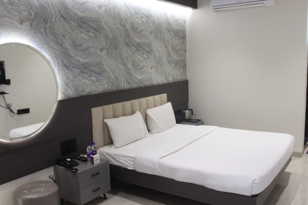 HOTEL GOVIND REGENCY DELUXE ROOM